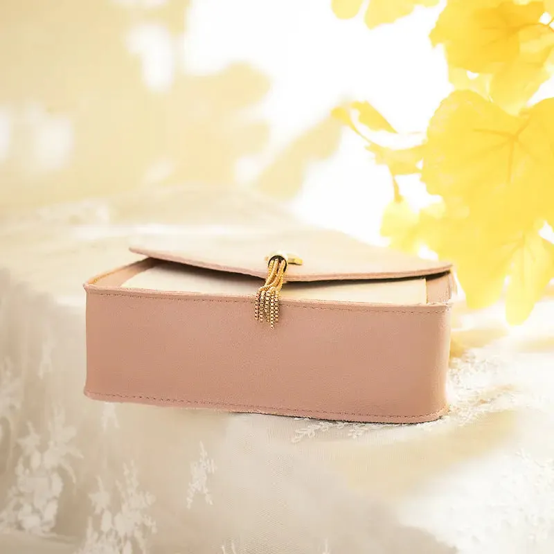 Cat Lock Chain Crossbody Bag