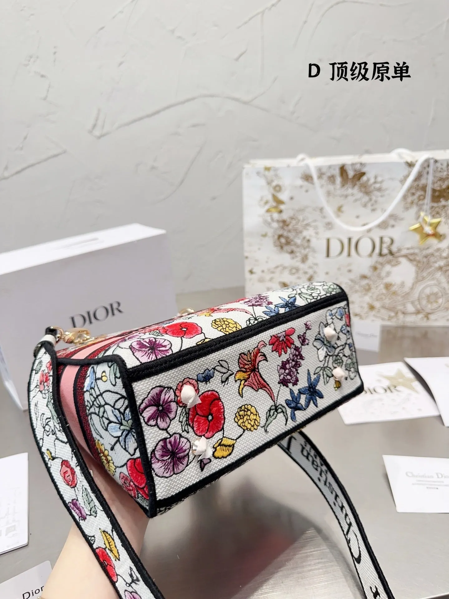 DR342 Medium Lady Dior / 9.5 x 8 x 4.5 inches