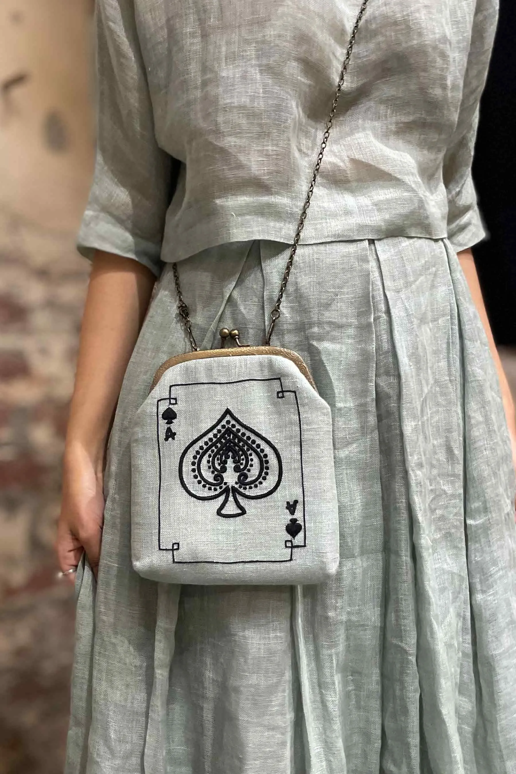 SOLO SPADE BLUE CLUTCH